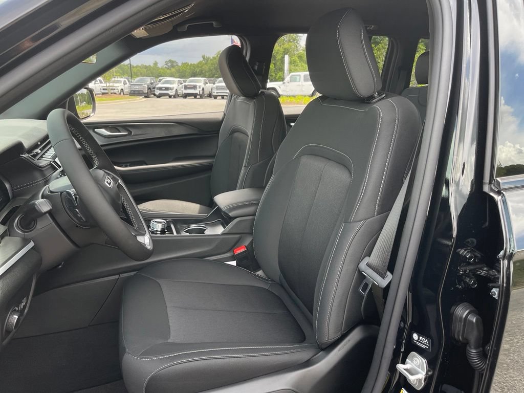 New 2026 Jeep Grand Cherokee Laredo RWD image 31