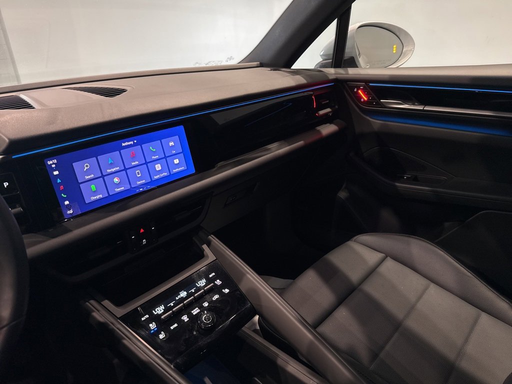 Used 2025 Porsche Macan 4 Electric image 16