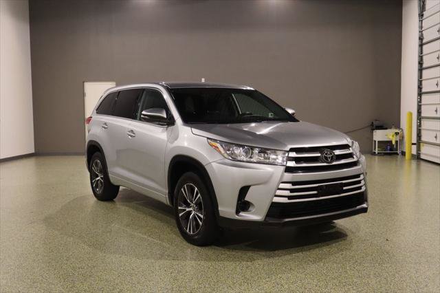 Used 2018 Toyota Highlander LE FWD image 1