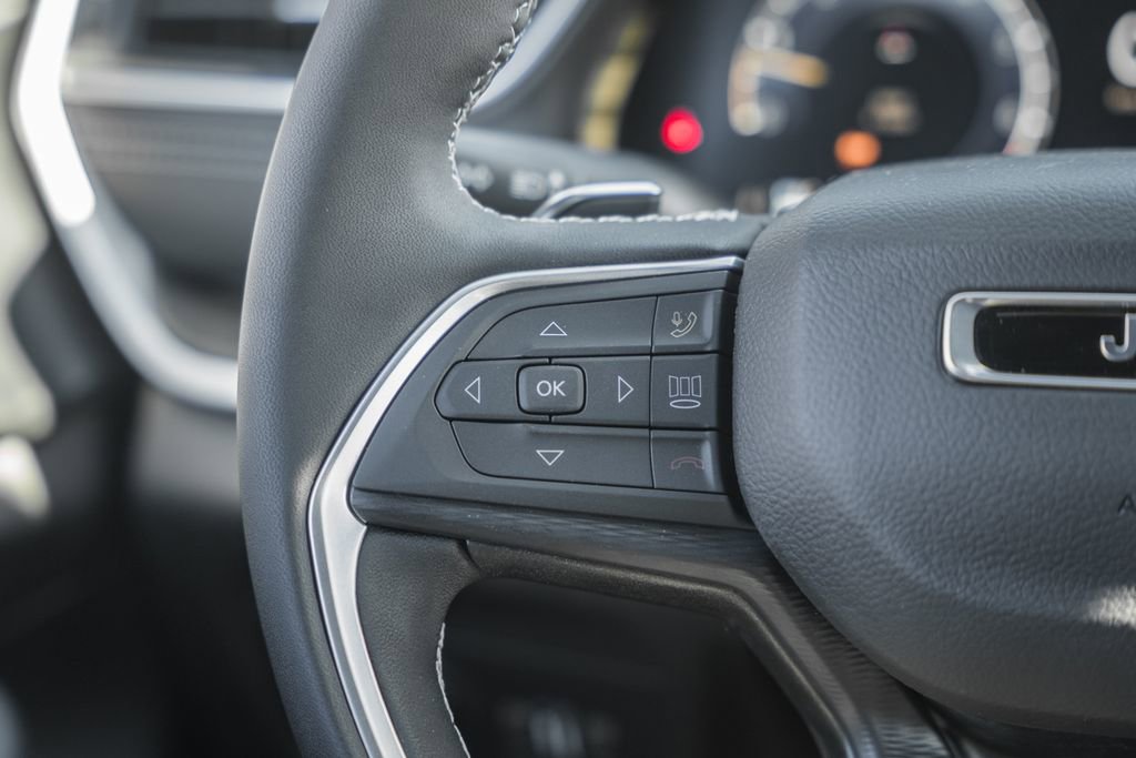 New 2025 Jeep Grand Cherokee Laredo X w/ Luxury Tech Group I image 28