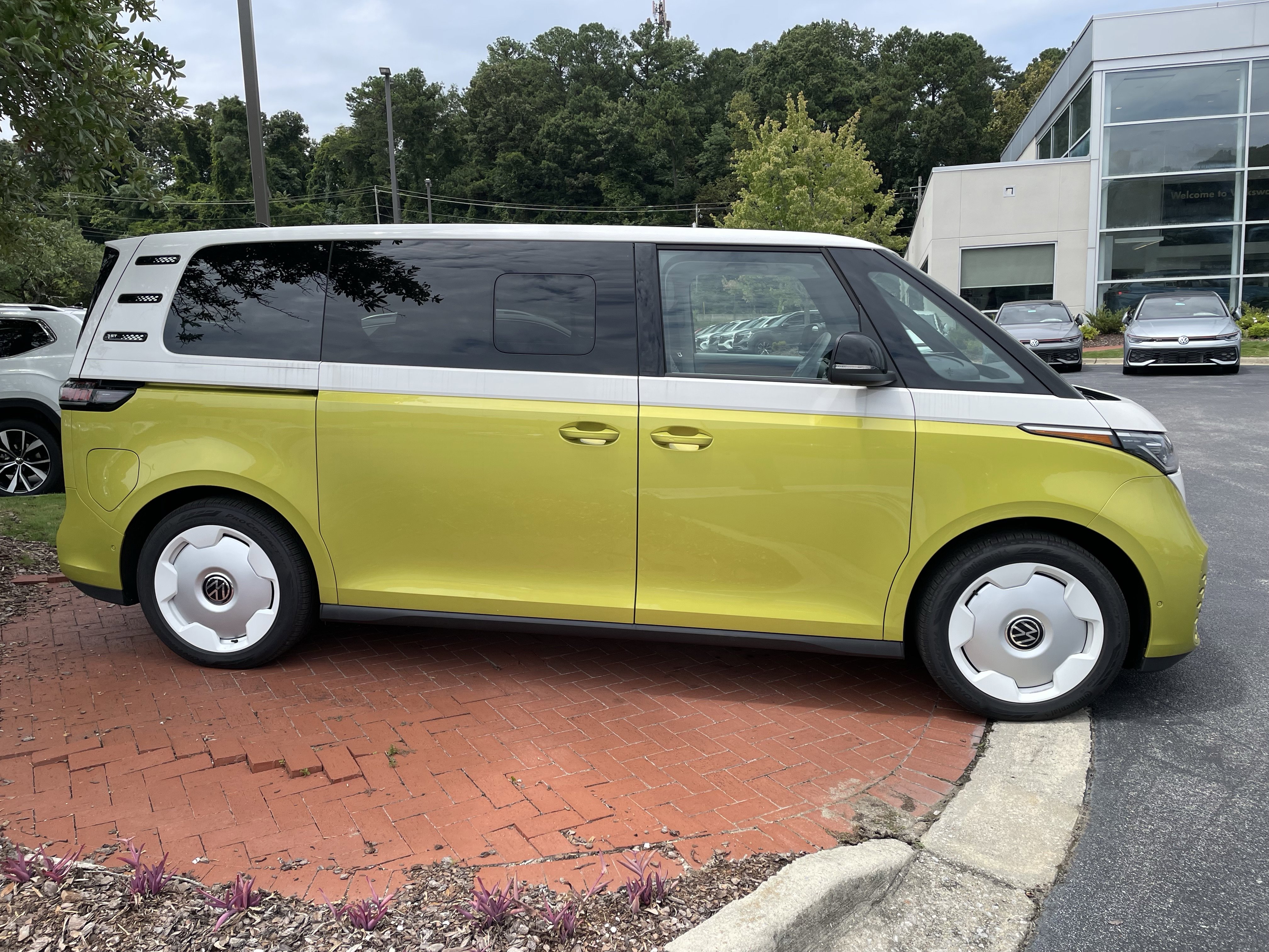 New 2025 Volkswagen ID. Buzz 1st Edition image 4