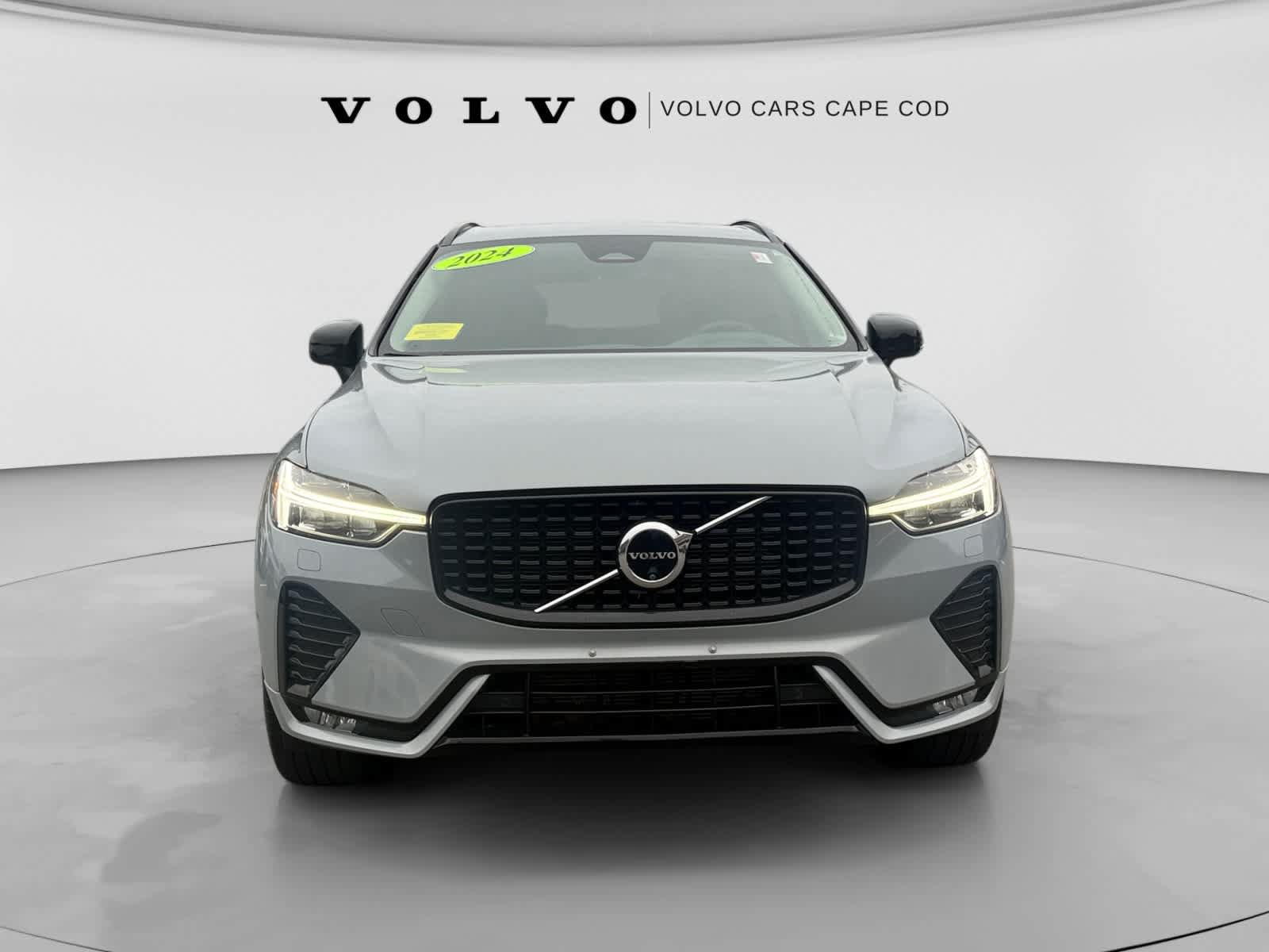 Used 2024 Volvo XC60 B5 Plus w/ Protection Package Premier AWD/4WD image 2