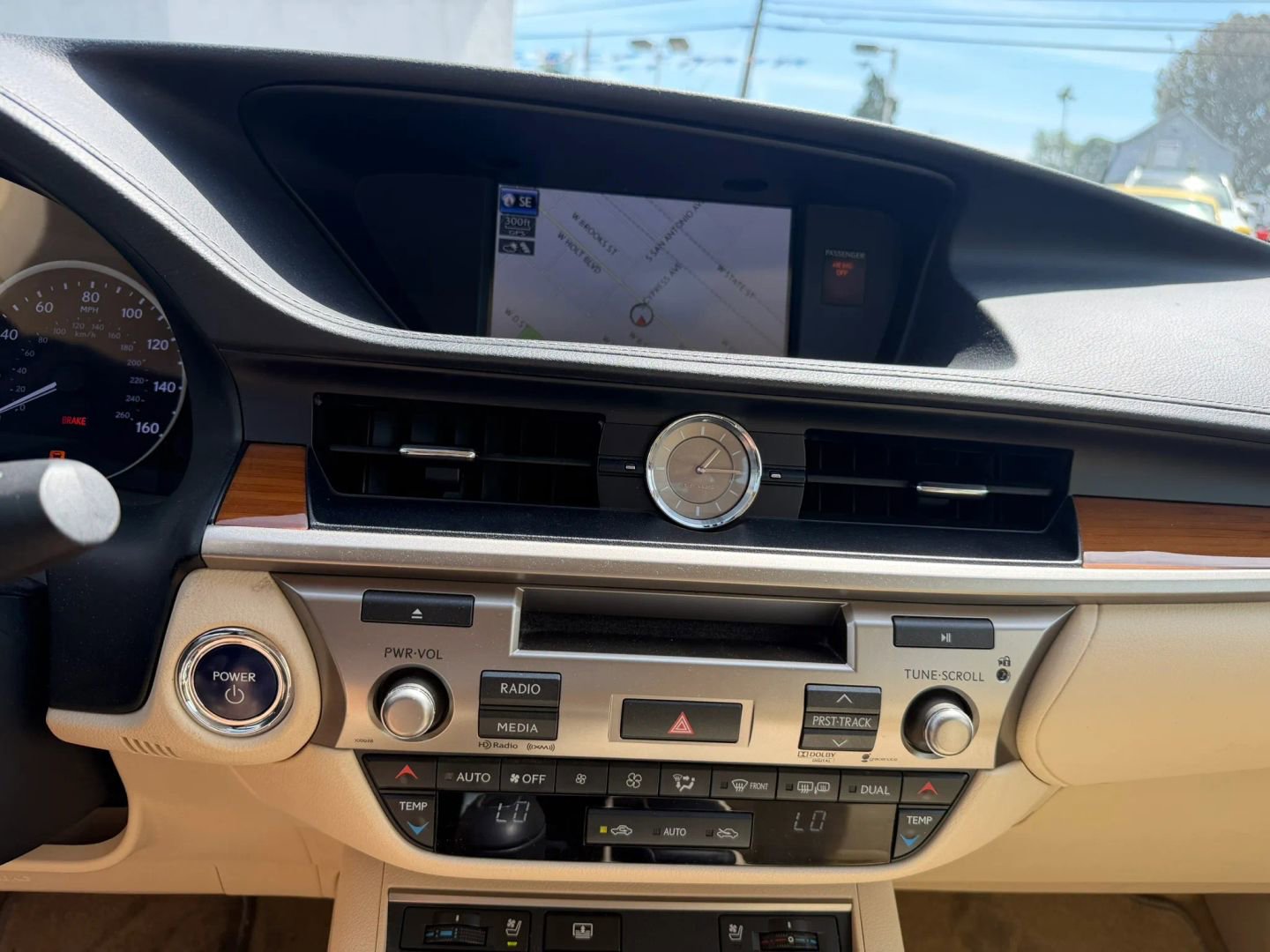 Used 2013 Lexus ES 300h w/ Luxury Pkg FWD image 23