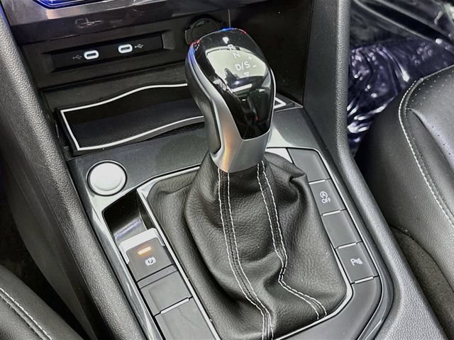 Certified 2023 Volkswagen Tiguan SE R-Line AWD/4WD image 20