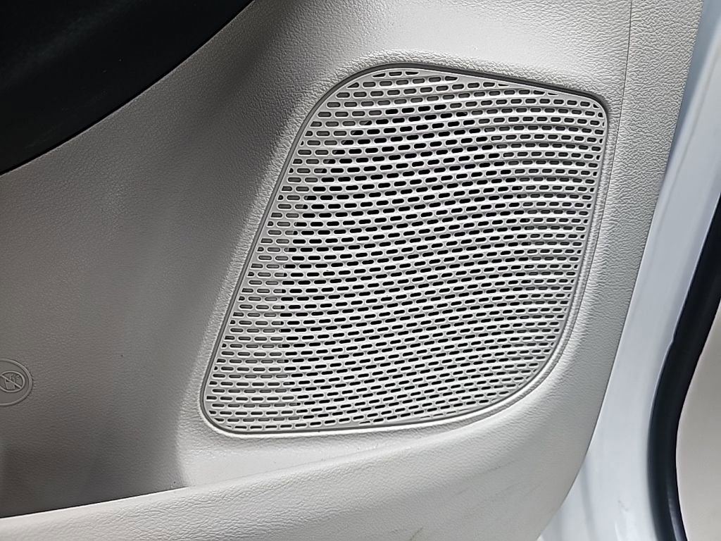 Used 2024 Chrysler Pacifica Touring-L image 13