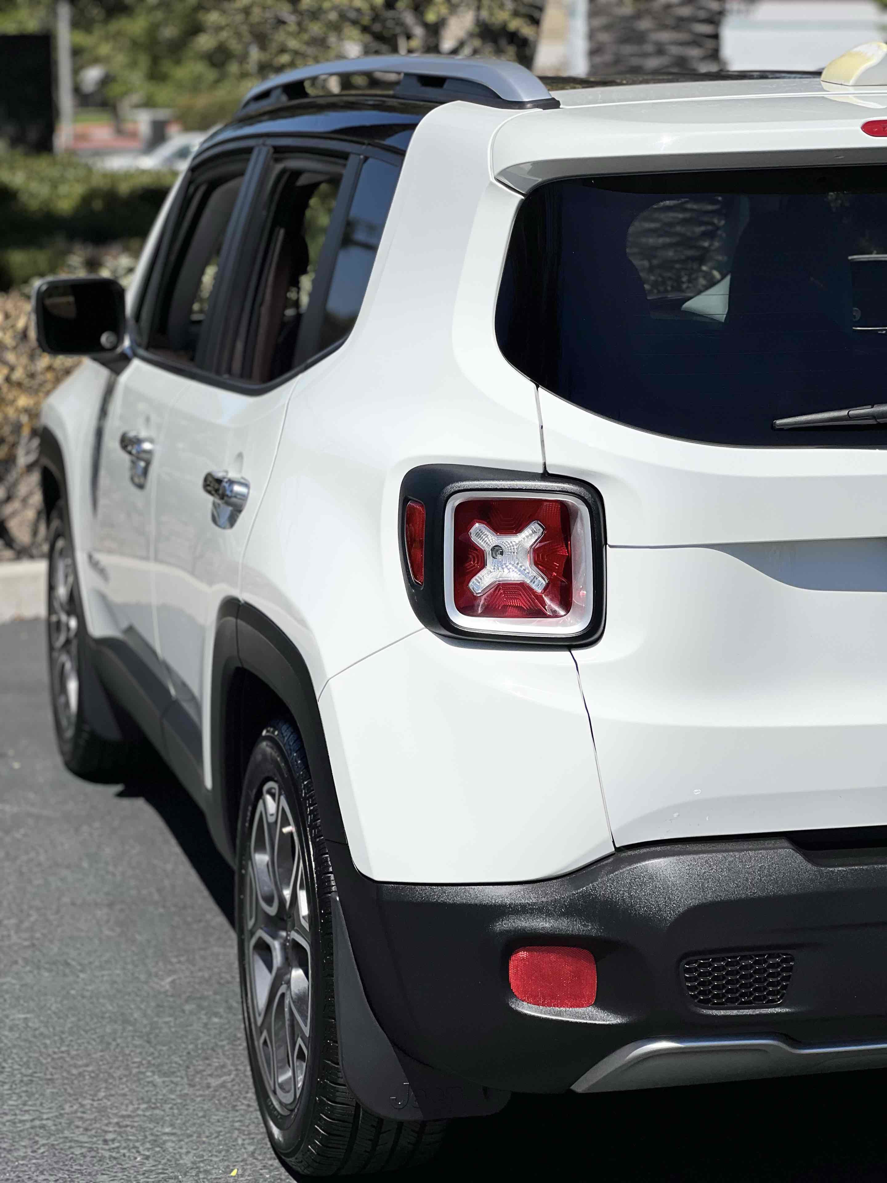 Used 2017 Jeep Renegade Limited FWD image 34