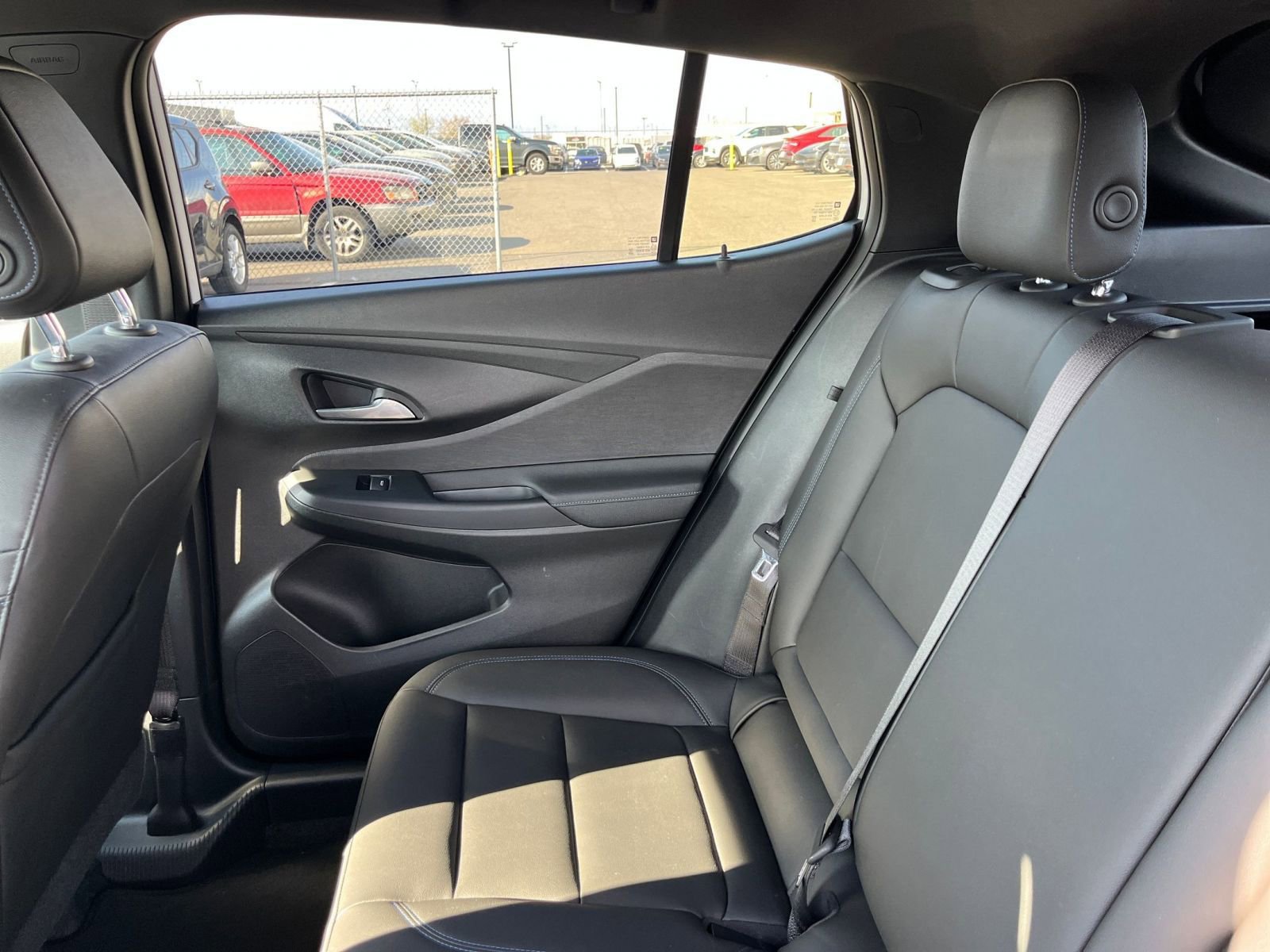 Used 2025 Buick Envista Sport Touring image 39