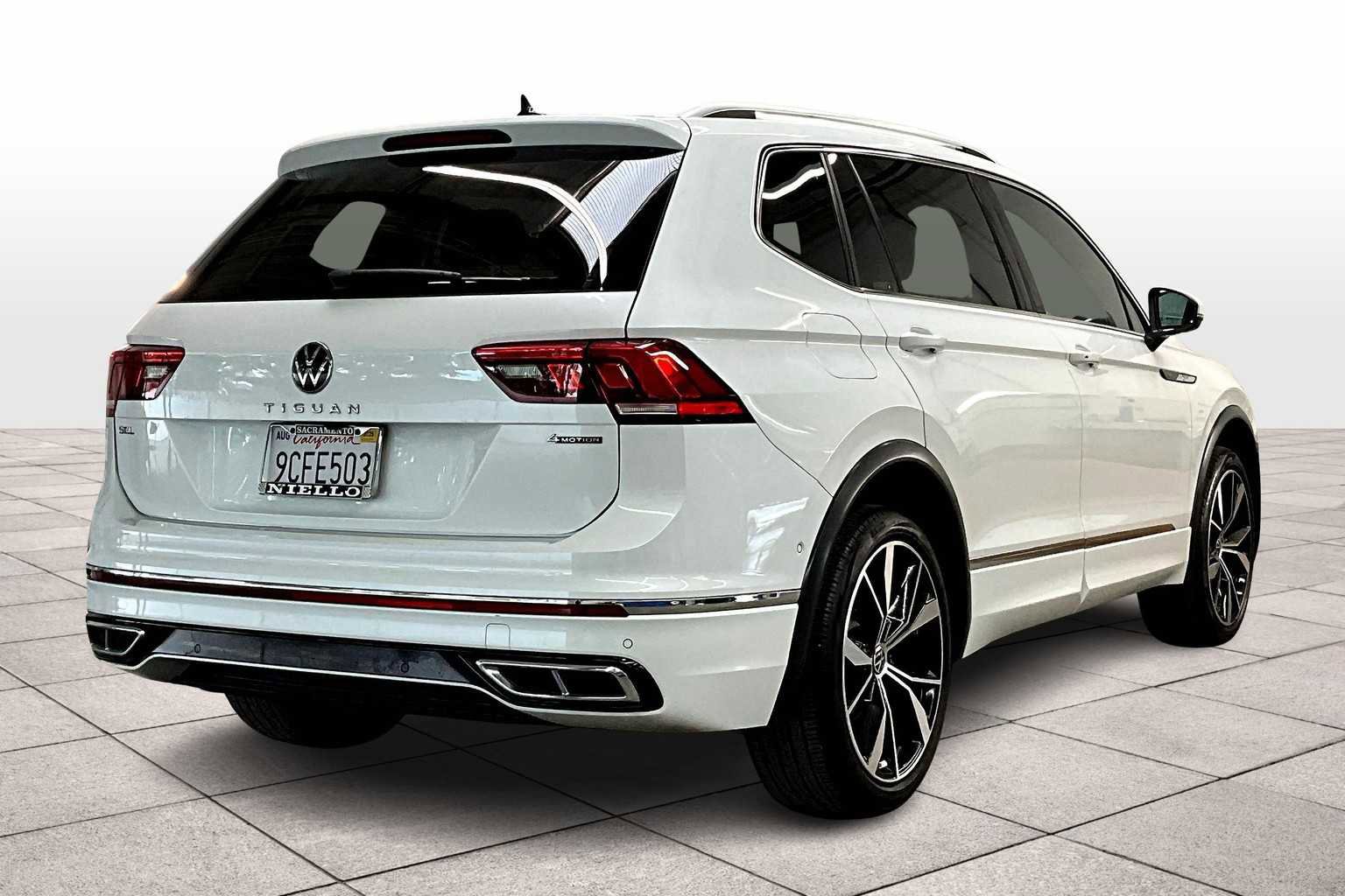 Used 2022 Volkswagen Tiguan SEL R-Line image 16