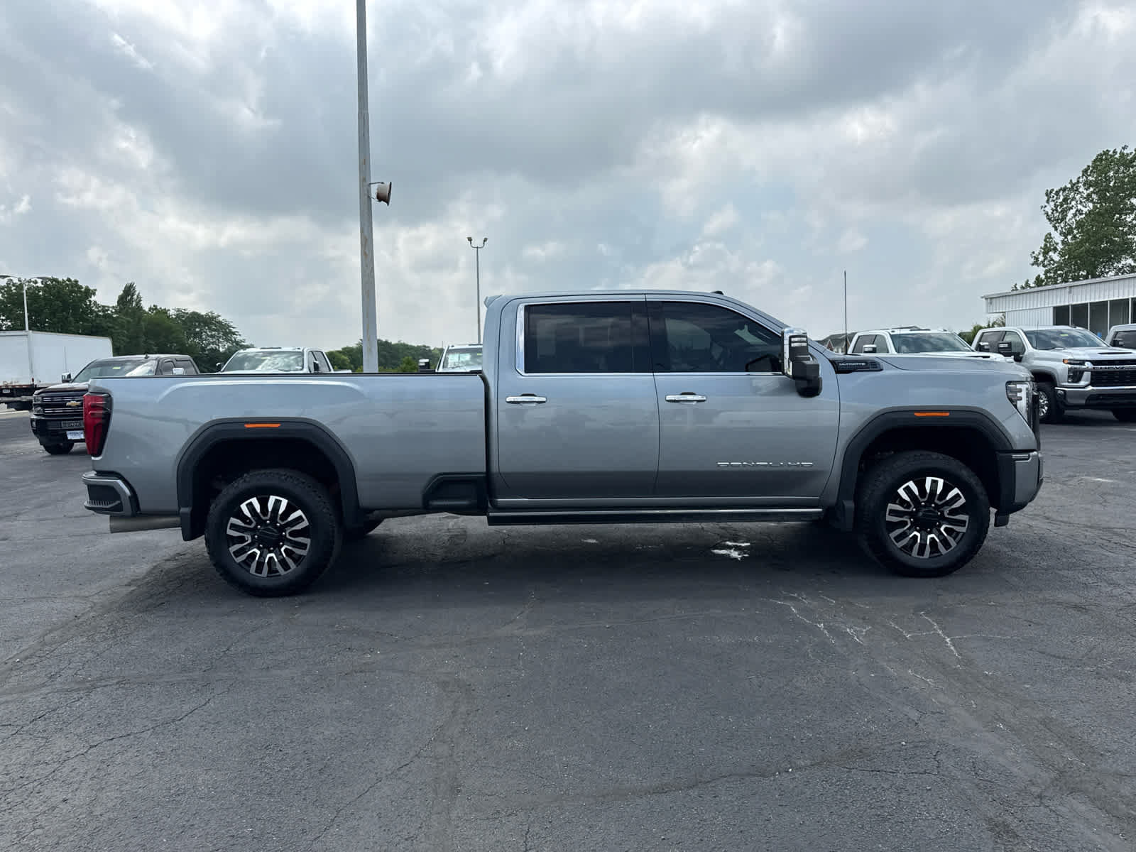 Certified 2025 GMC Sierra 3500 Denali Ultimate AWD/4WD image 6