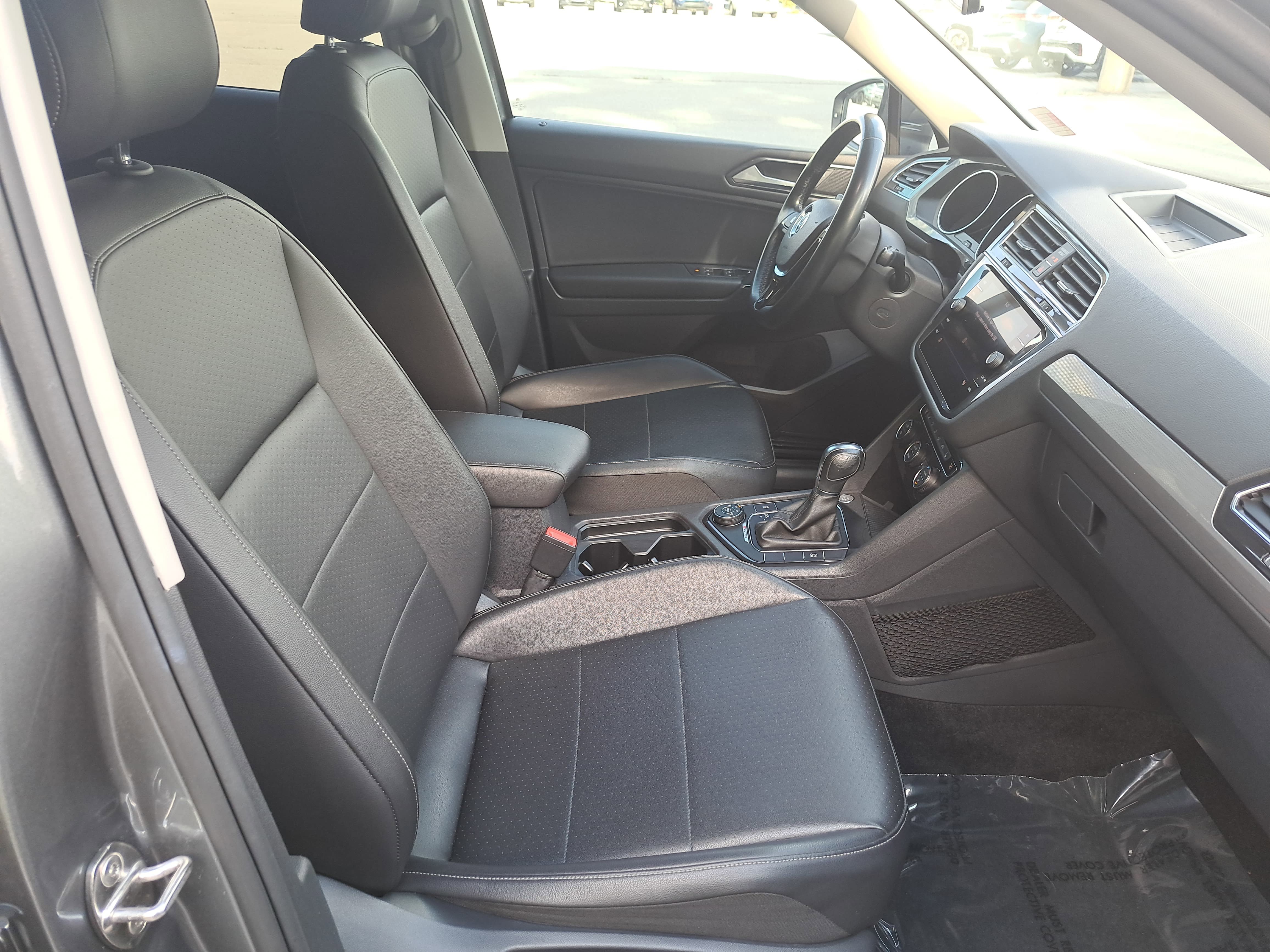Used 2018 Volkswagen Tiguan SE w/ Panoramic Sunroof Package AWD/4WD image 10