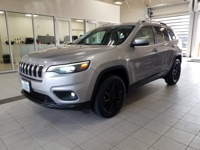 Used 2019 Jeep Cherokee Latitude Plus w/ Cold Weather Group AWD/4WD image 2