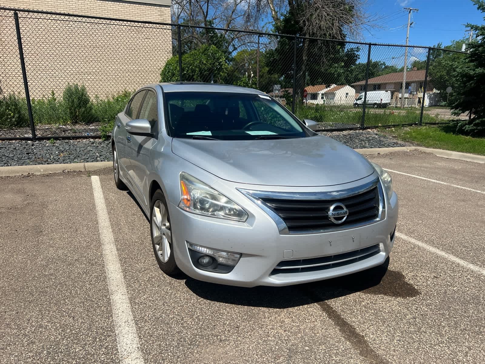 Used 2015 Nissan Altima 2.5 SV w/ Convenience Package FWD image 2
