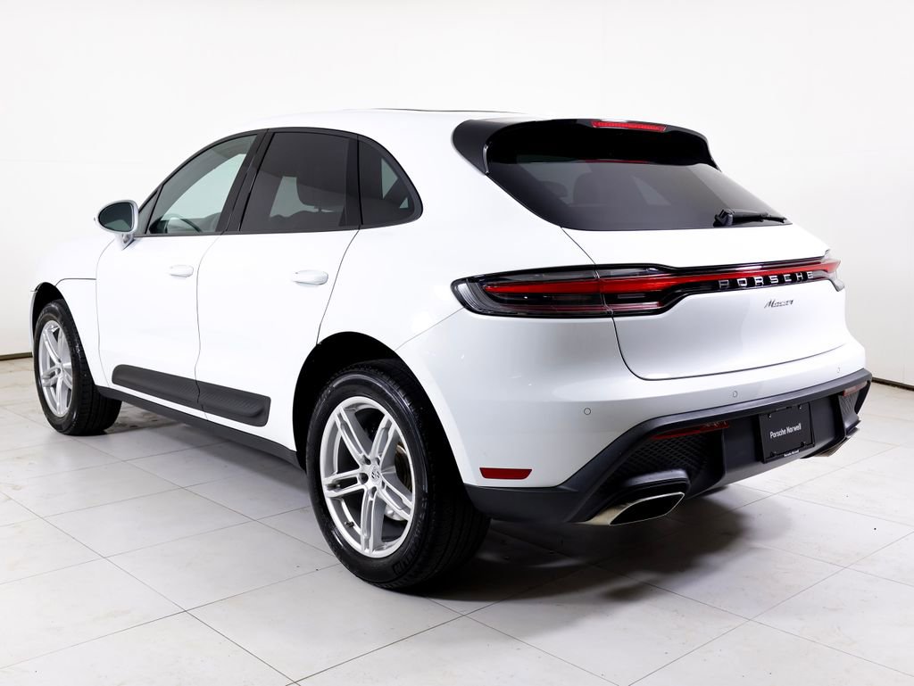 Certified 2025 Porsche Macan AWD/4WD image 3