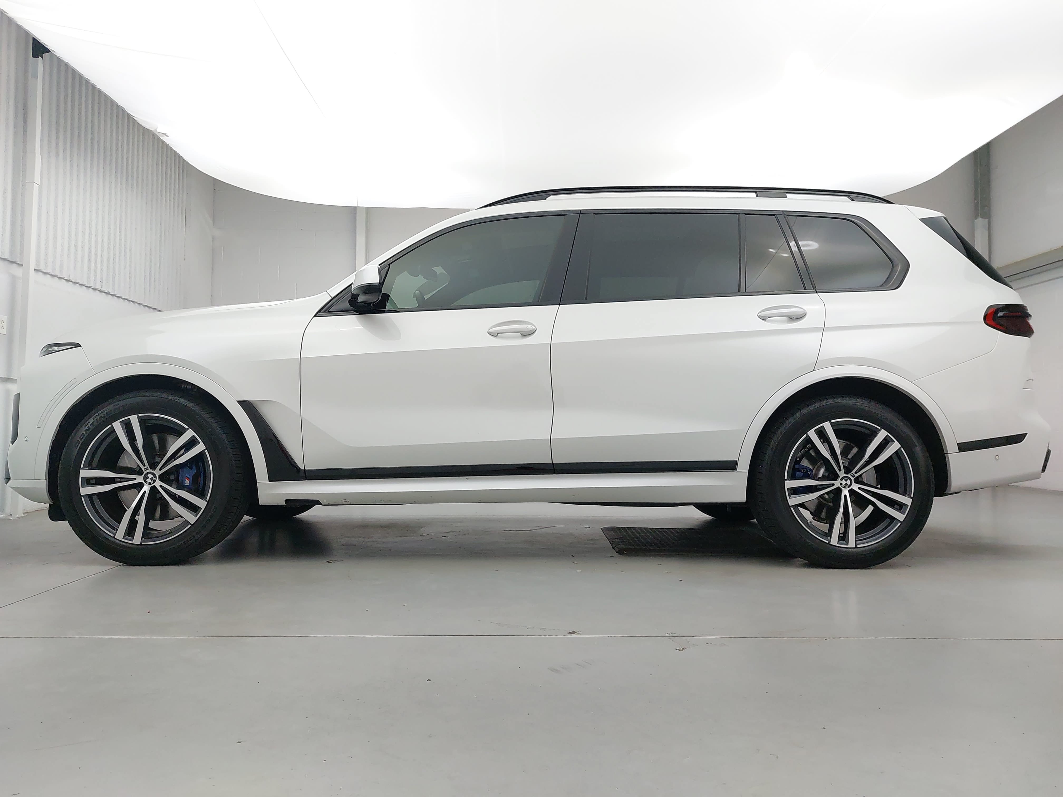 Used 2023 BMW X7 xDrive40i w/ Executive Package AWD/4WD image 2