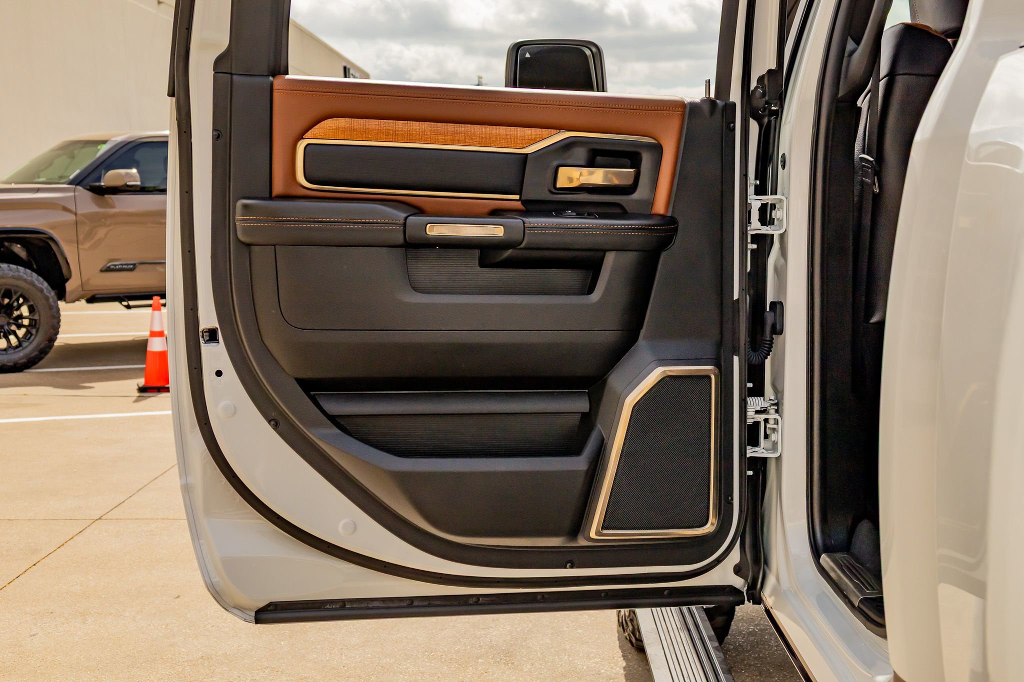 Used 2024 RAM 3500 Limited w/ Towing Technology Group image 38