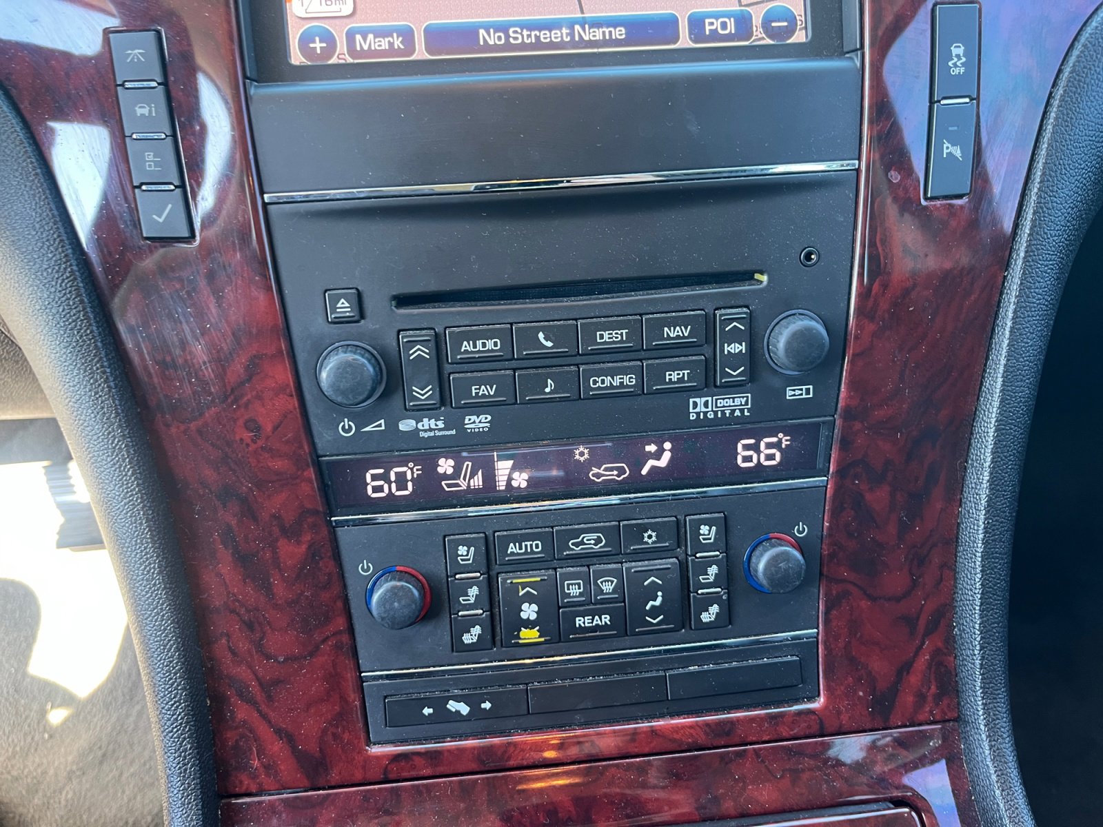 Used 2014 Cadillac Escalade Luxury image 29