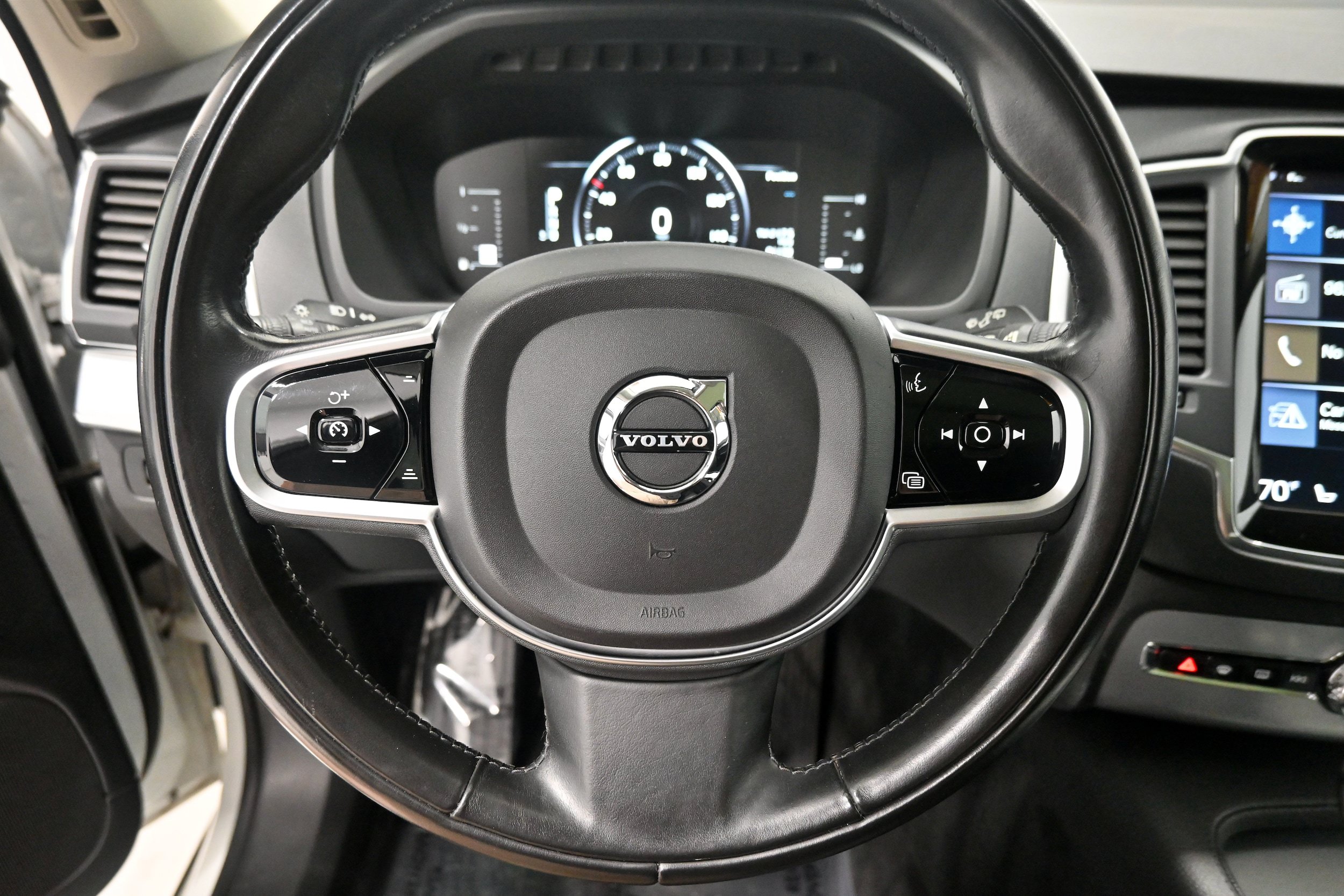 Used 2018 Volvo XC90 T5 Momentum AWD/4WD image 7