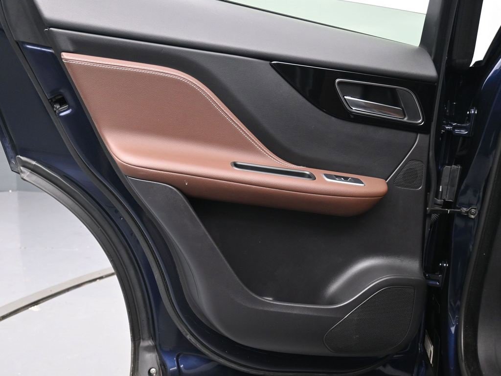 Used 2019 Jaguar F-PACE S image 19
