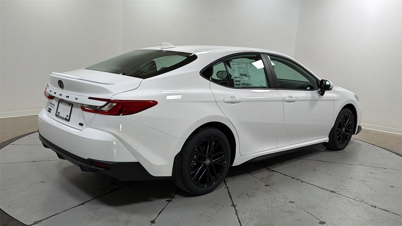 New 2026 Toyota Camry SE image 5