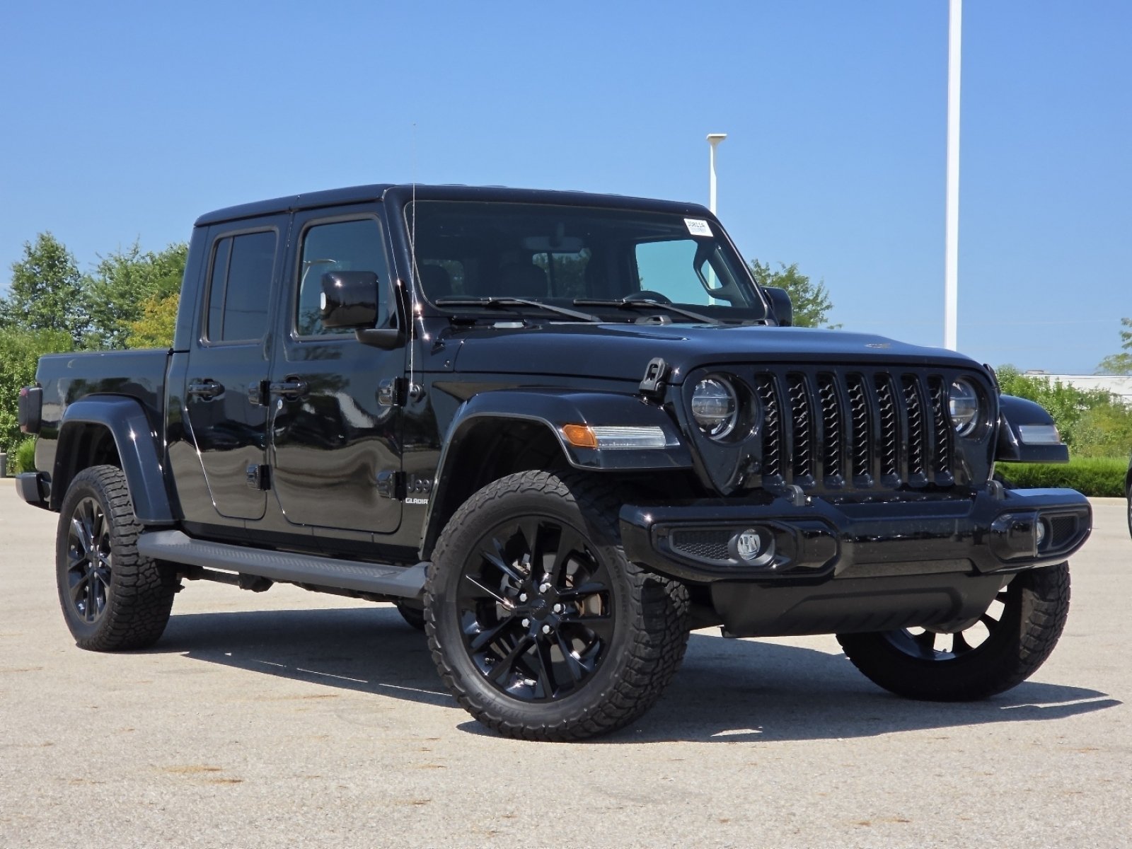 Used 2022 Jeep Gladiator Overland AWD/4WD image 2