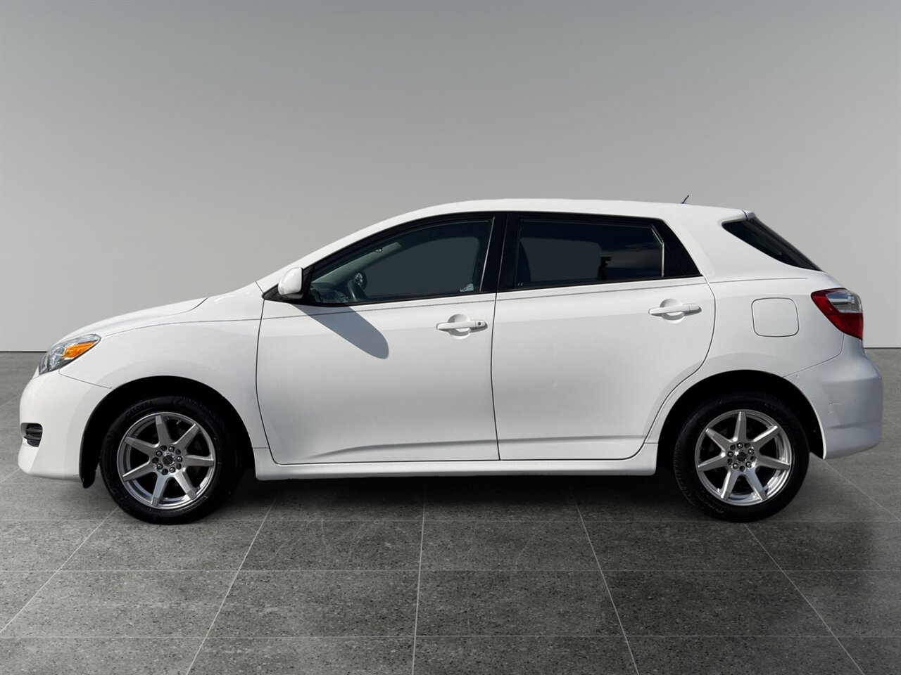 Used 2012 Toyota Matrix L FWD image 2