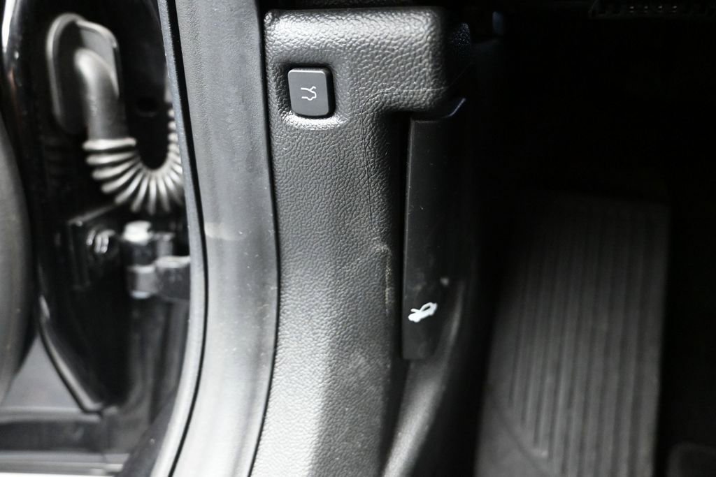 Used 2023 Alfa Romeo Giulia Ti RWD image 13