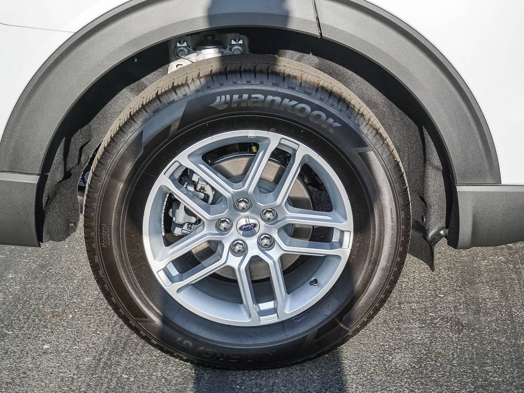 New 2026 Ford Explorer Active RWD image 8