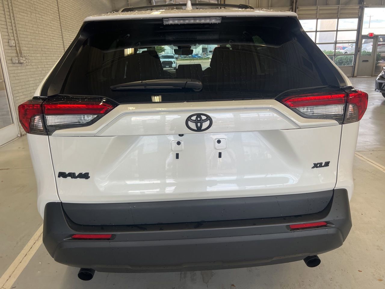Used 2025 Toyota RAV4 XLE Premium FWD image 5