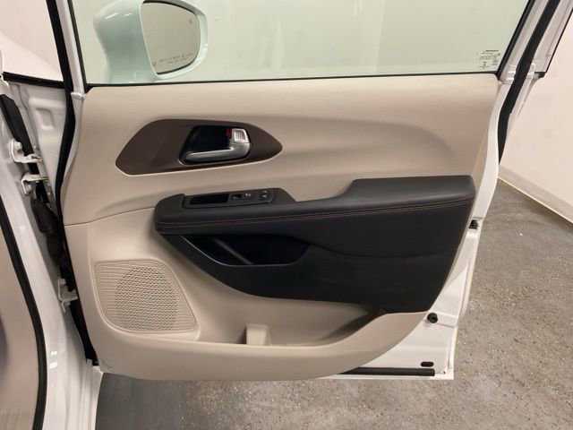 Used 2018 Chrysler Pacifica Touring-L Plus w/ Advanced Safetytec Group image 26