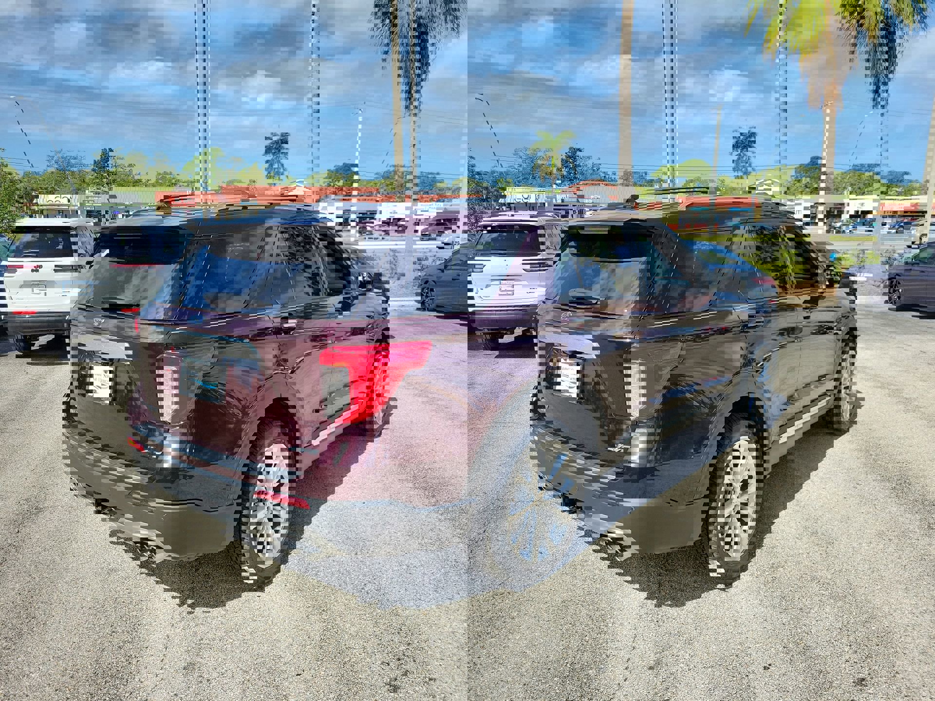 Used 2023 Ford Explorer Platinum w/ Technology Package image 6