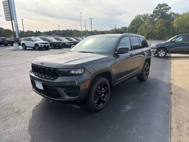 New 2025 Jeep Grand Cherokee Altitude RWD image 4