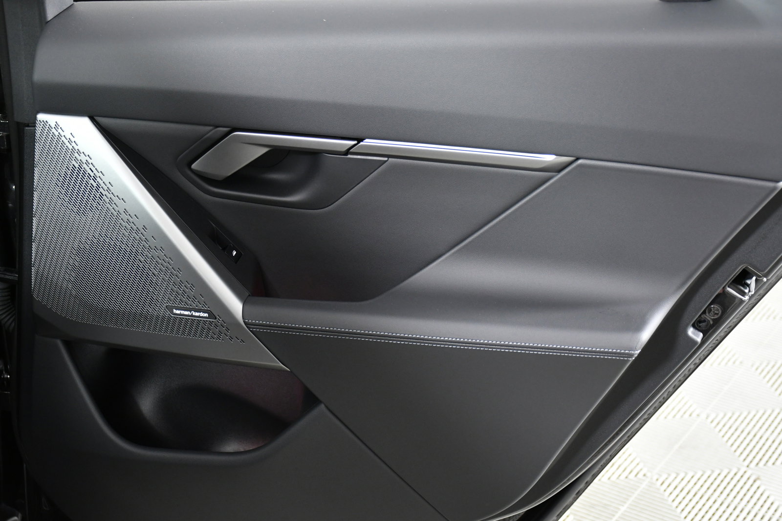 Used 2025 BMW i5 xDrive40 w/ Premium Package image 26