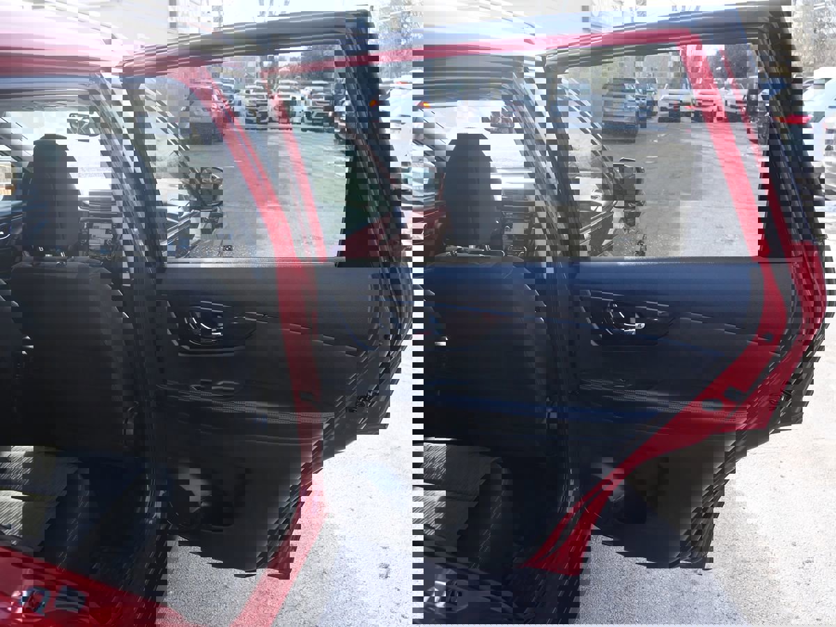 Used 2017 Nissan Rogue SV image 24