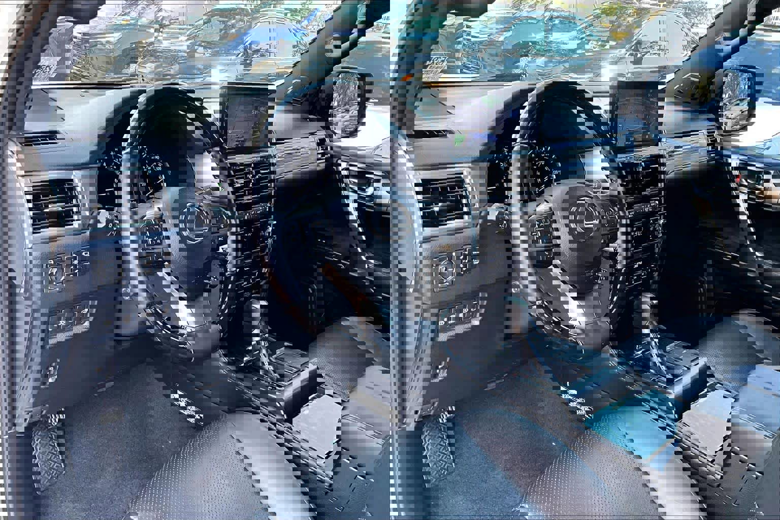 Used 2023 Lexus GX 460 Luxury w/ Sport Design Package image 18