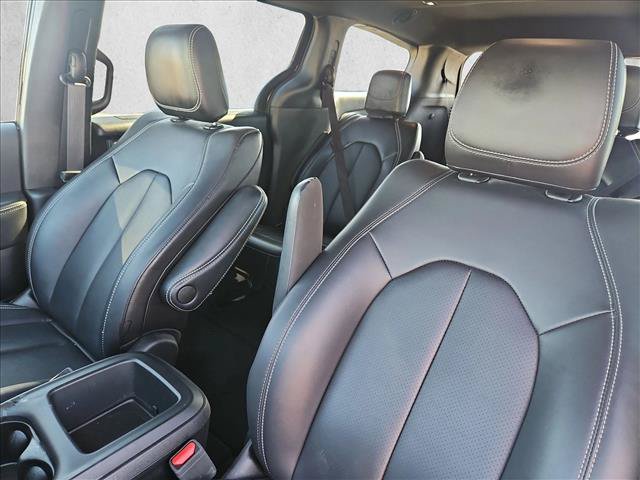 Used 2025 Chrysler Pacifica Select FWD image 13