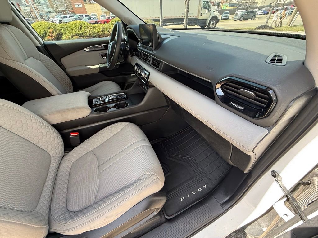 Used 2023 Honda Pilot LX image 44