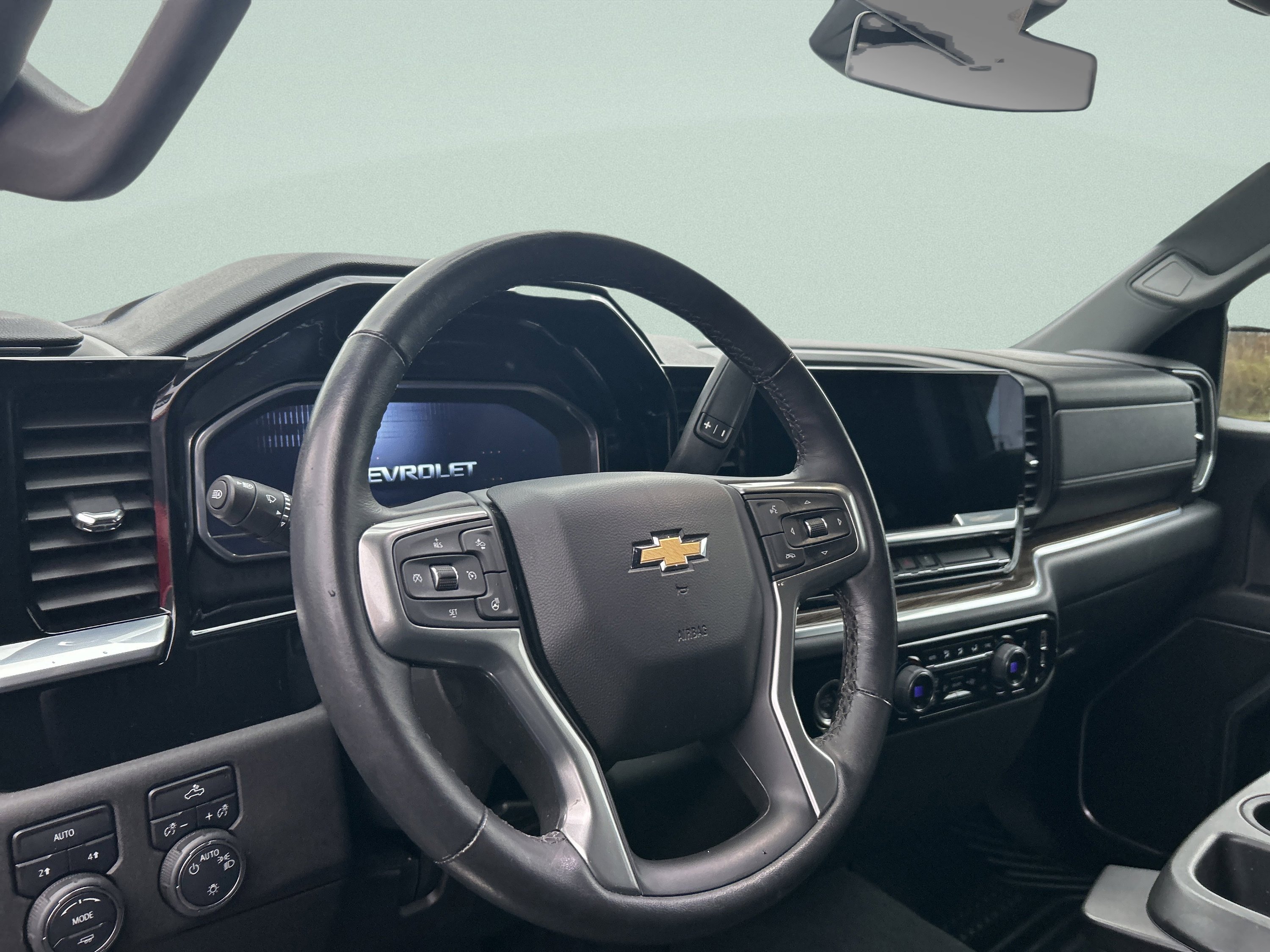 Used 2022 Chevrolet Silverado 1500 LT image 13