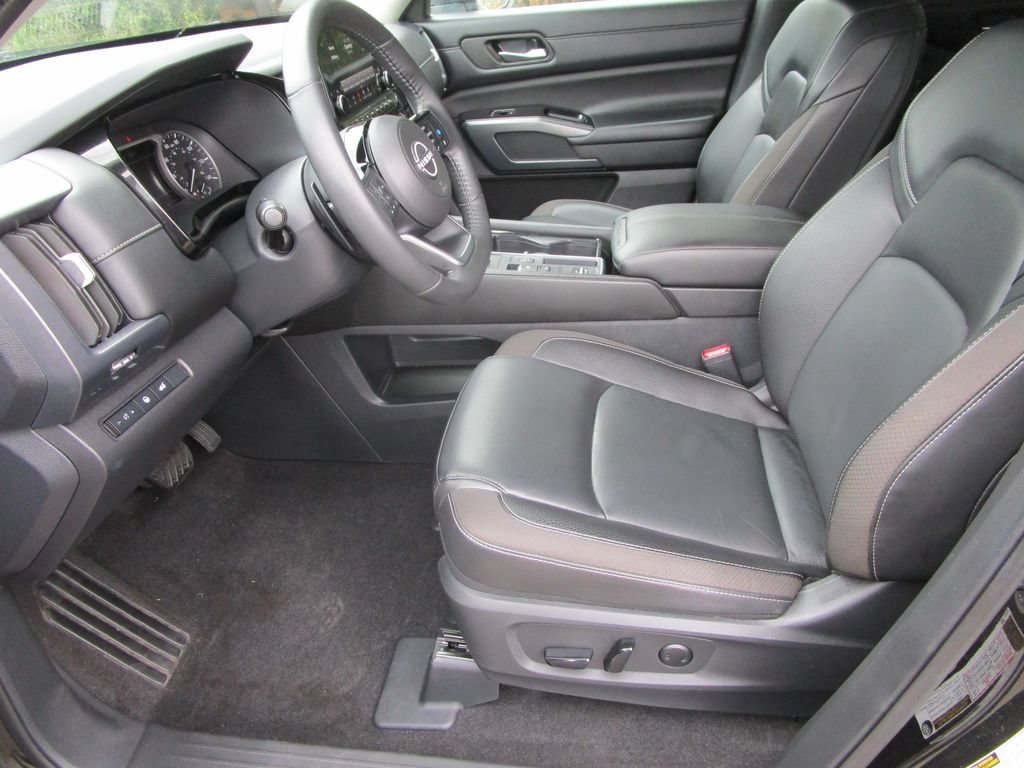 Used 2024 Nissan Pathfinder SL FWD image 18