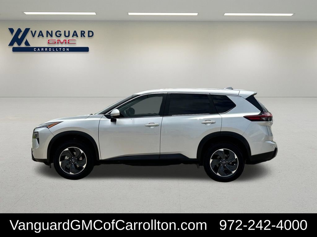 Used 2024 Nissan Rogue SV AWD/4WD image 3