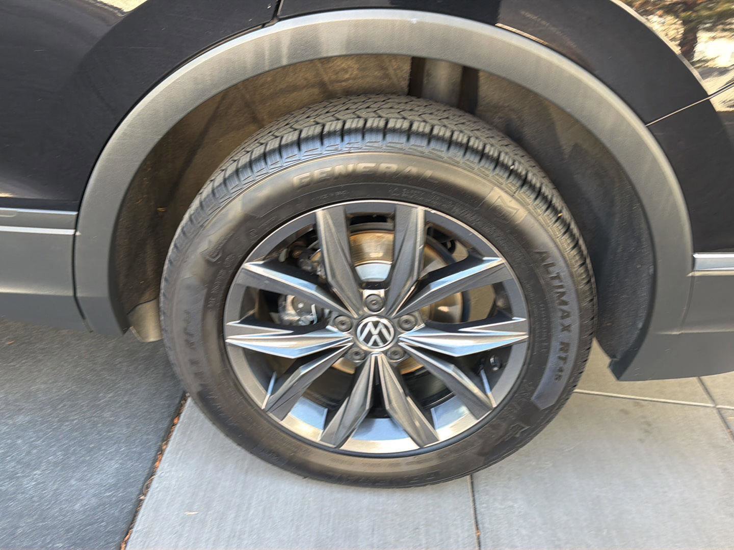 Certified 2022 Volkswagen Tiguan SE w/ Panoramic Sunroof Package AWD/4WD image 12