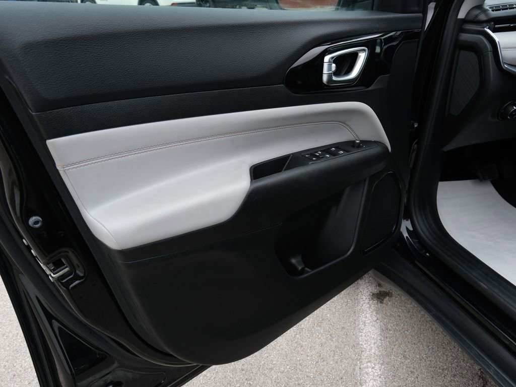 Used 2022 Jeep Compass Limited image 15