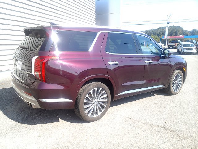 Used 2024 Hyundai Palisade Calligraphy FWD image 3