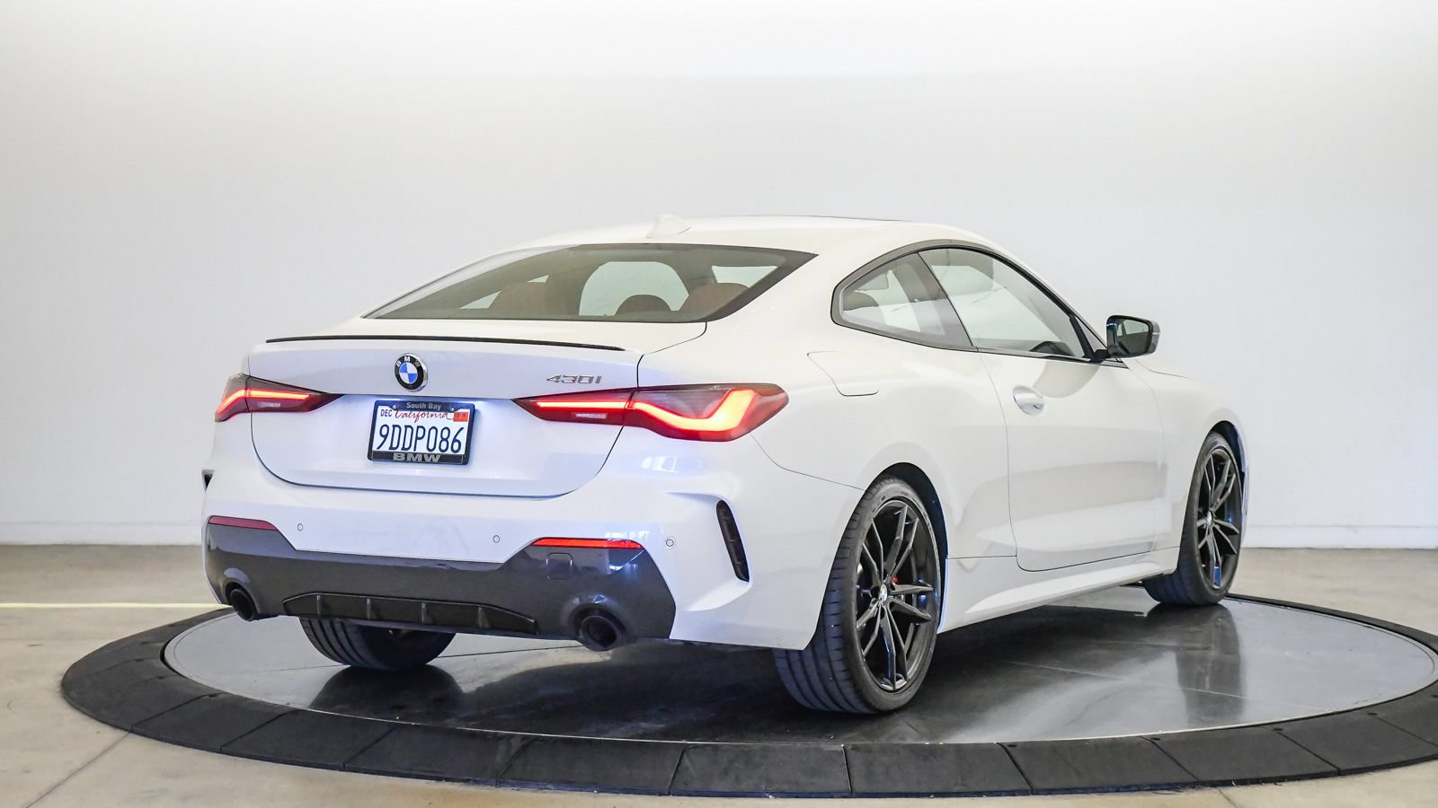 Certified 2023 BMW 430i Coupe w/ M Sport Package RWD image 5