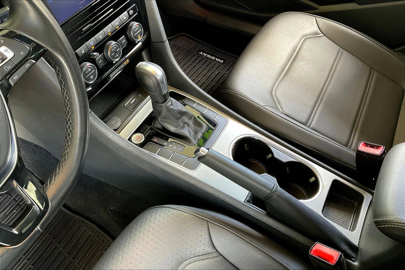 Used 2021 Volkswagen Passat 2.0T R-Line image 17