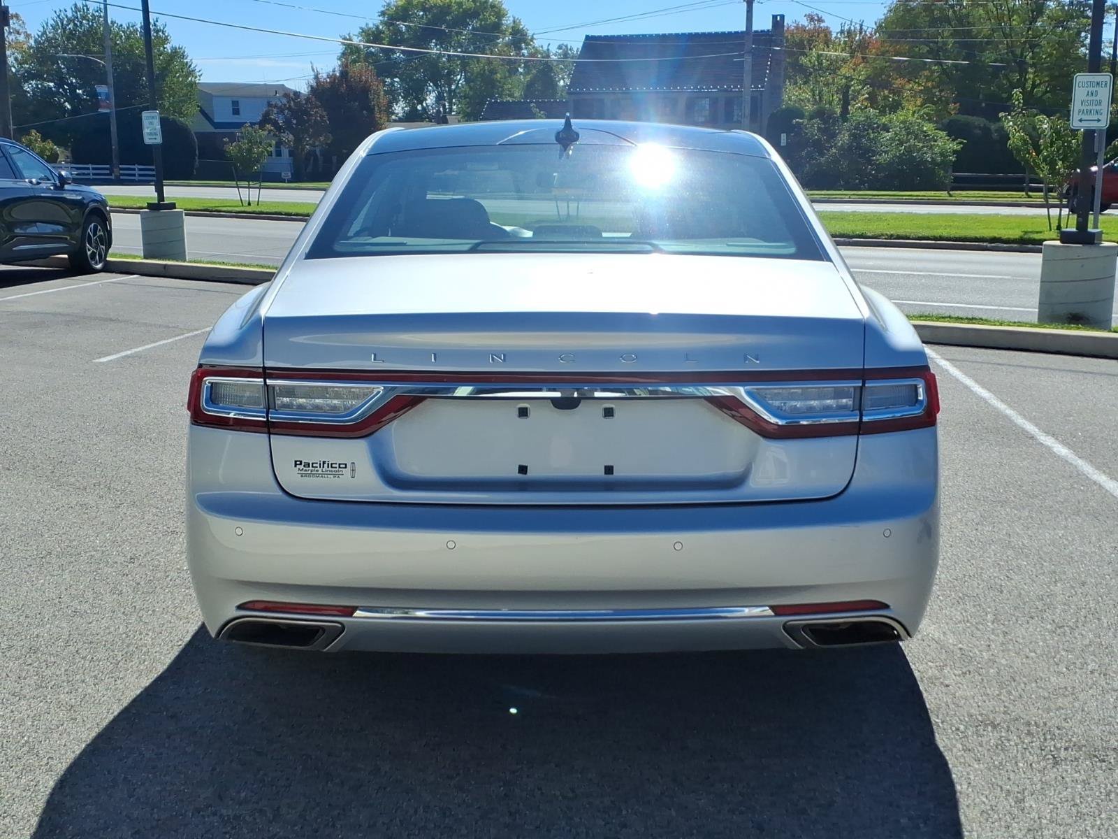 Used 2018 Lincoln Continental Reserve FWD image 4