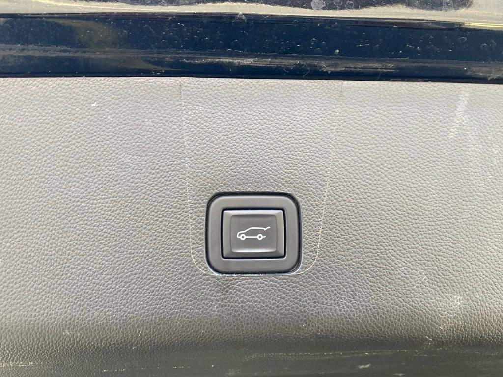 Used 2023 Chevrolet Traverse LT AWD/4WD image 24