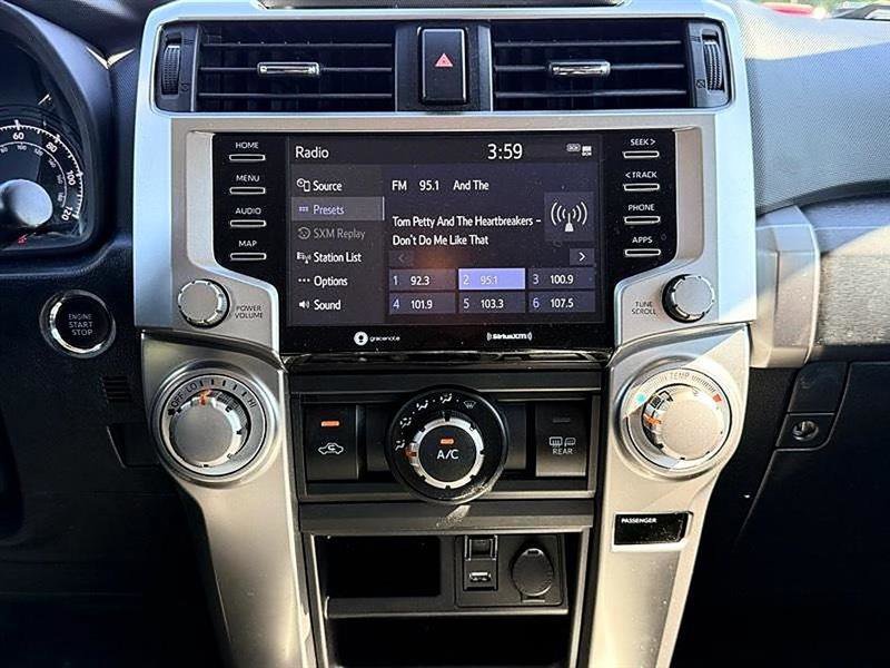 Used 2022 Toyota 4Runner SR5 AWD/4WD image 31