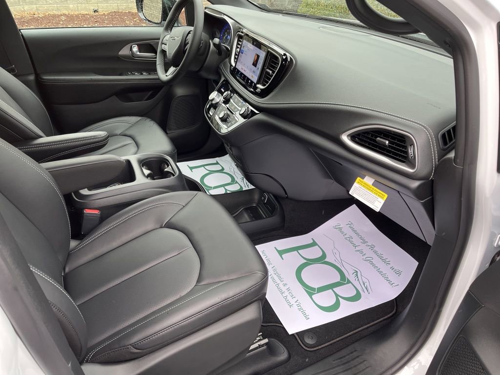 New 2026 Chrysler Pacifica Select image 12