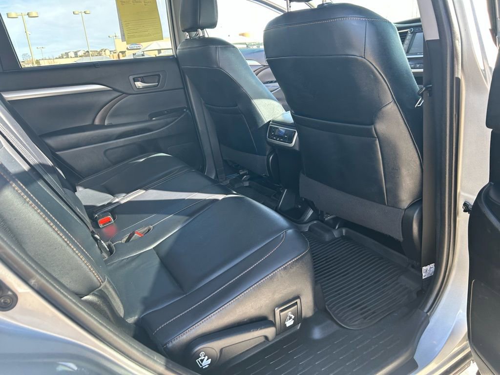 Used 2019 Toyota Highlander XLE image 29