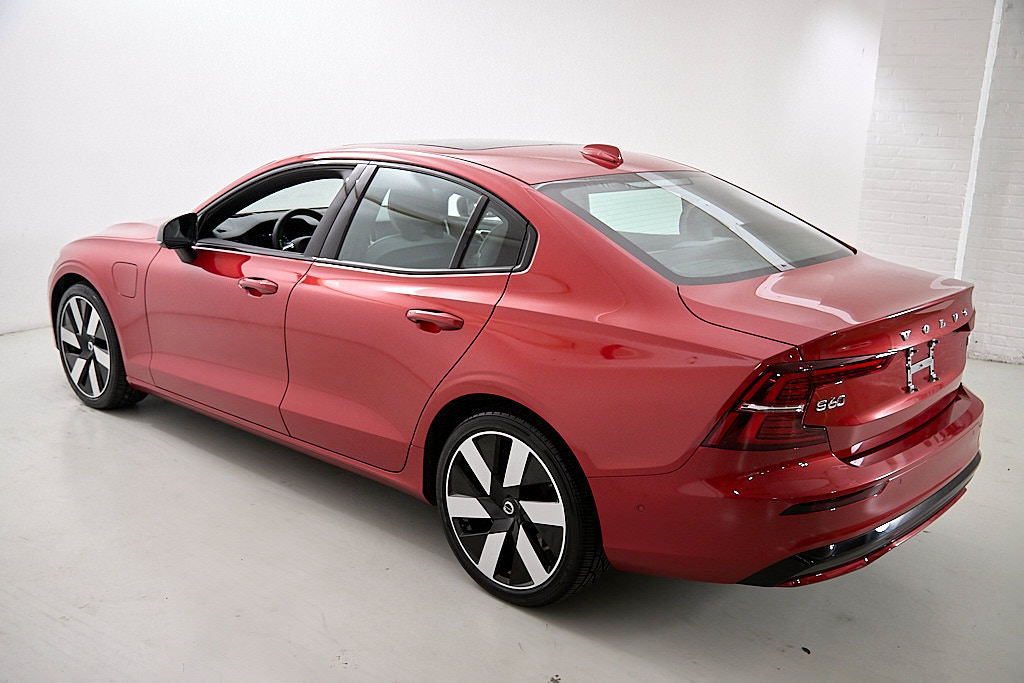 Certified 2024 Volvo S60 T8 Ultimate AWD/4WD image 8